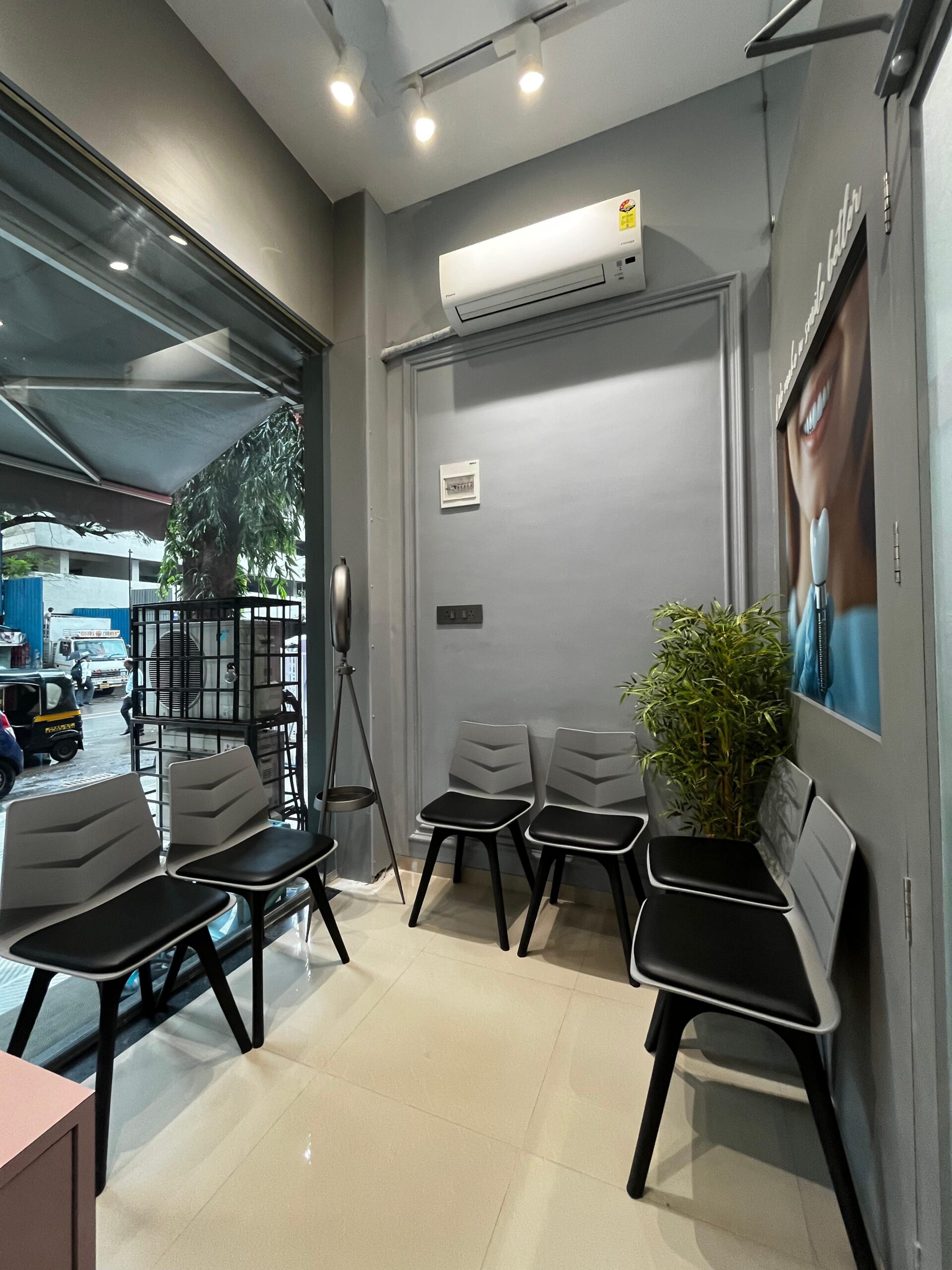 Home Smiling Pearls Dental Clinic 4